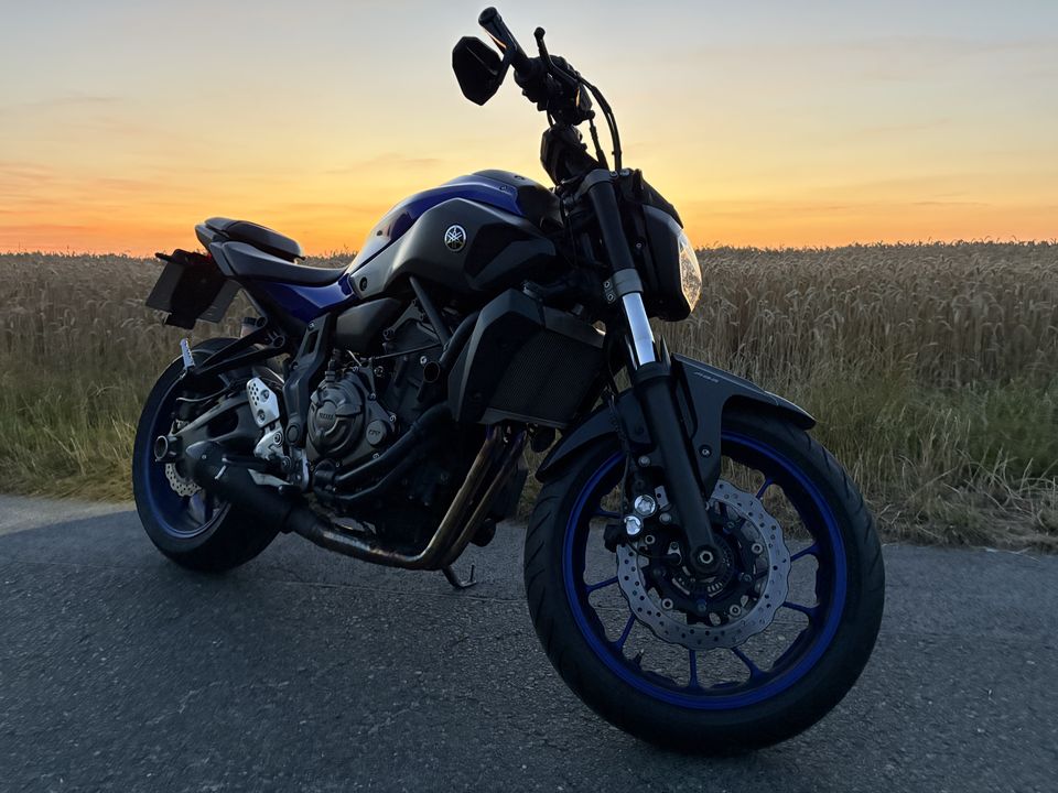 Die MT-07 im Werks-Blau