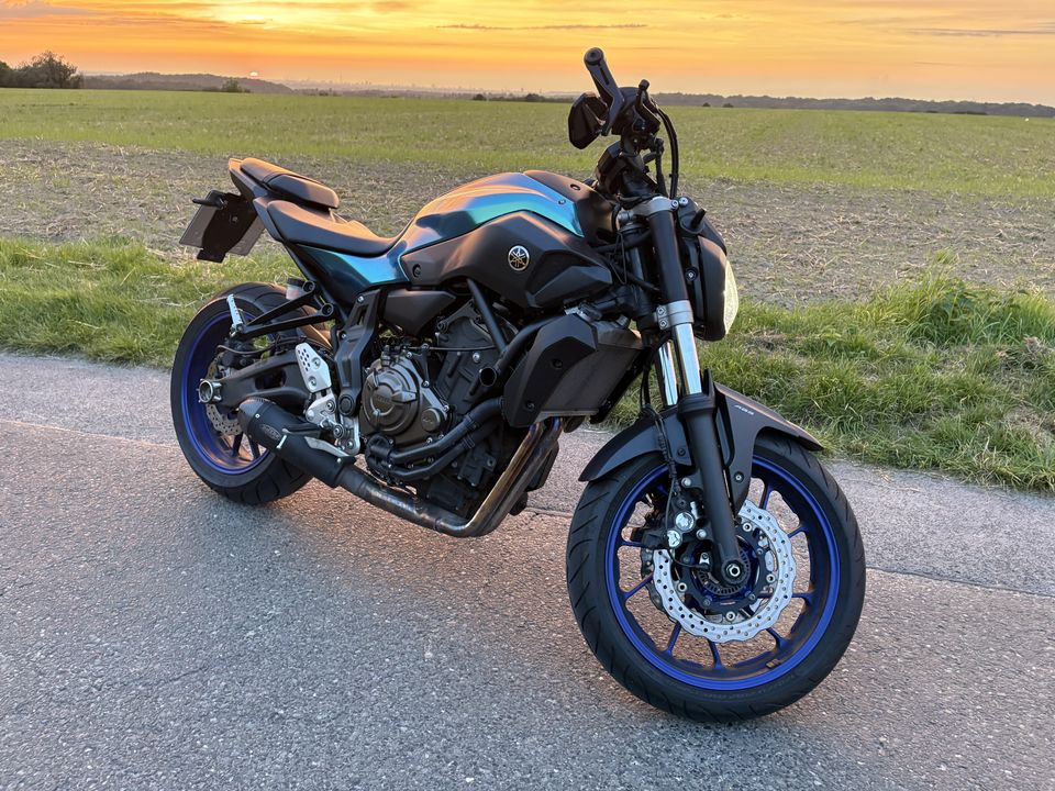 Die MT-07 mit Chamäleon-Folie